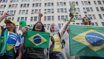 Legislando em causa própria: criticar políticos pode virar crime no Brasil (Pilar Olivares/Reuters - 02.11.2022)